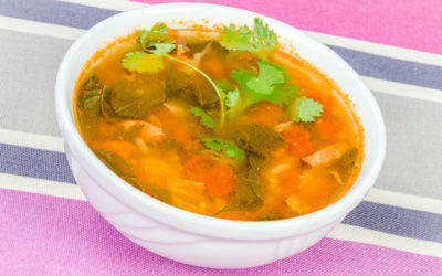 Zupa warzywna z kolendrą i pomidorami