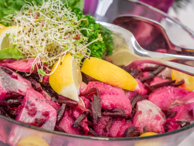 Śledź w buraczkach z grillowaną gruszką